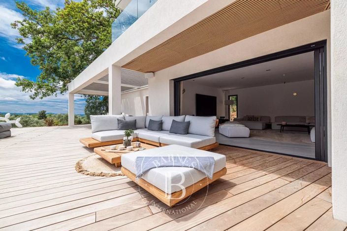 Image No.10-6 Bed House for sale