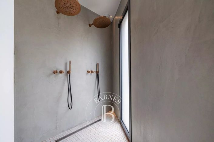 Image No.18-6 Bed House for sale