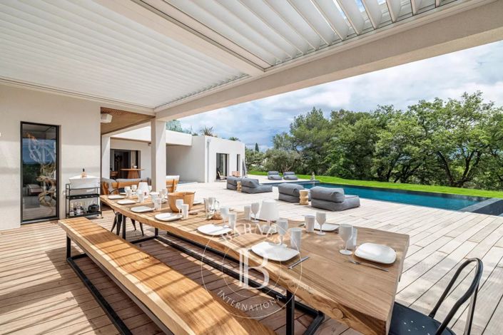 Image No.3-6 Bed House for sale