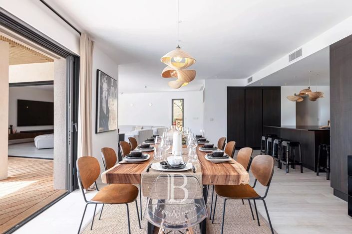Image No.6-6 Bed House for sale