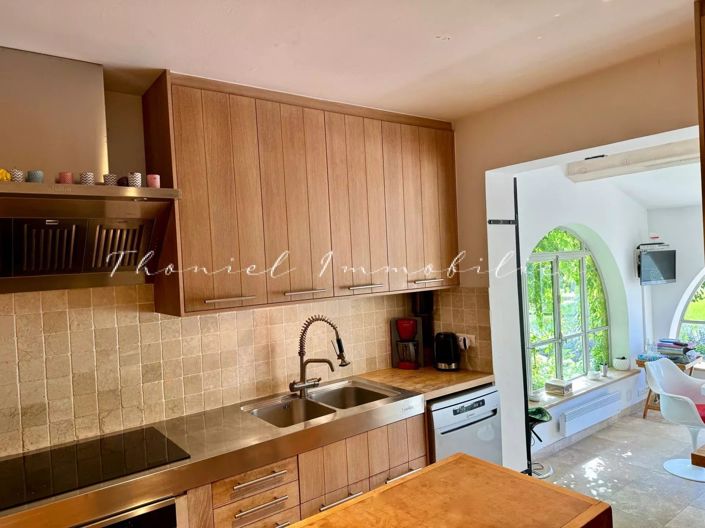 Image No.7-6 Bed House for sale