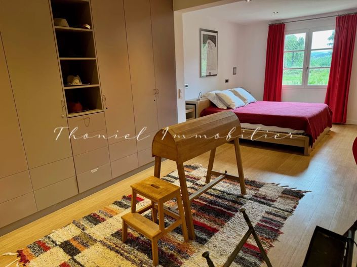 Image No.9-6 Bed House for sale
