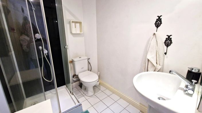 Image No.8-4 Bed House for sale