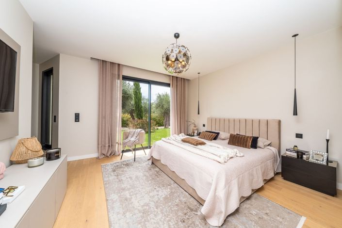 Image No.12-4 Bed House for sale
