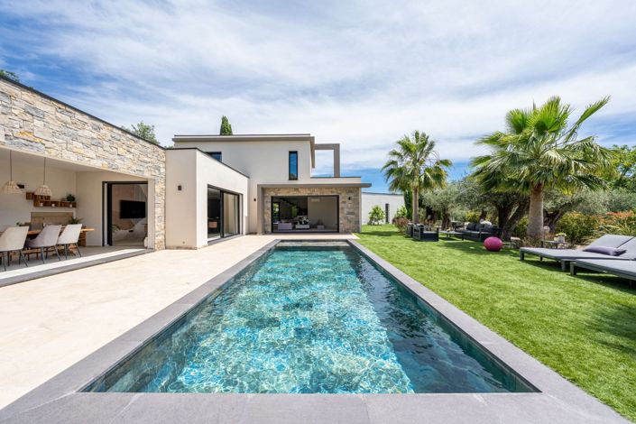 Image No.2-4 Bed House for sale