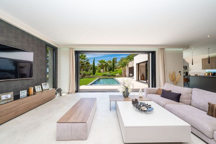 Image No.3-4 Bed House for sale