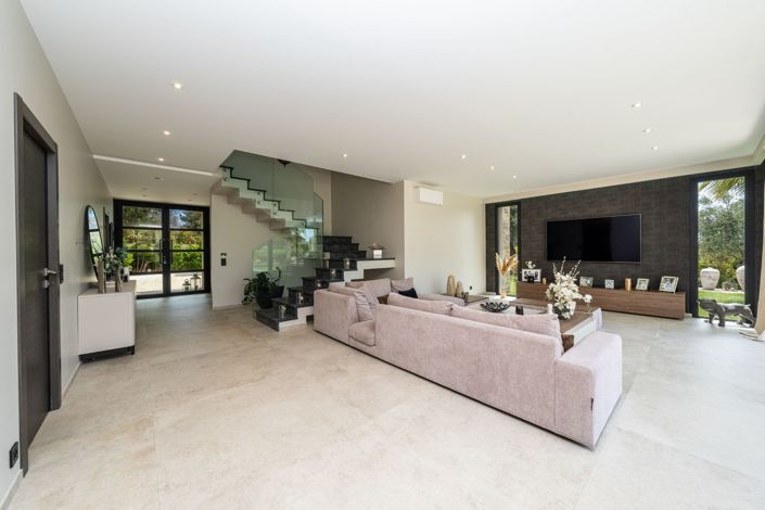 Image No.6-4 Bed House for sale