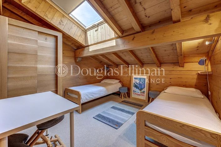 Image No.12-5 Bed House for sale