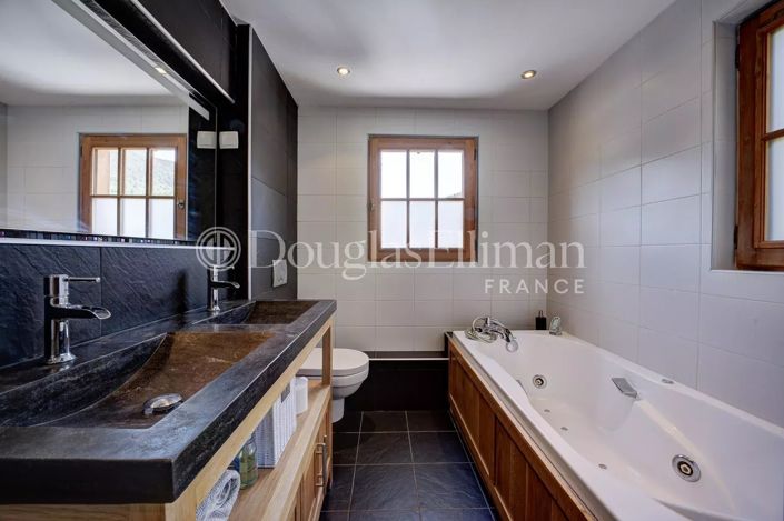 Image No.3-5 Bed House for sale