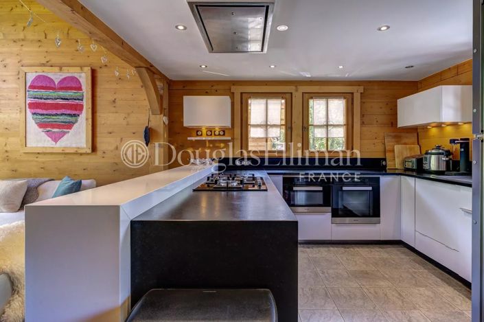 Image No.6-5 Bed House for sale