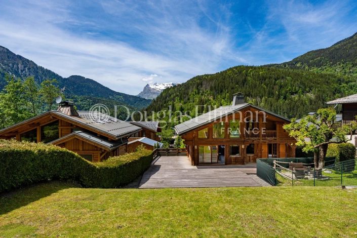 Image No.8-5 Bed House for sale