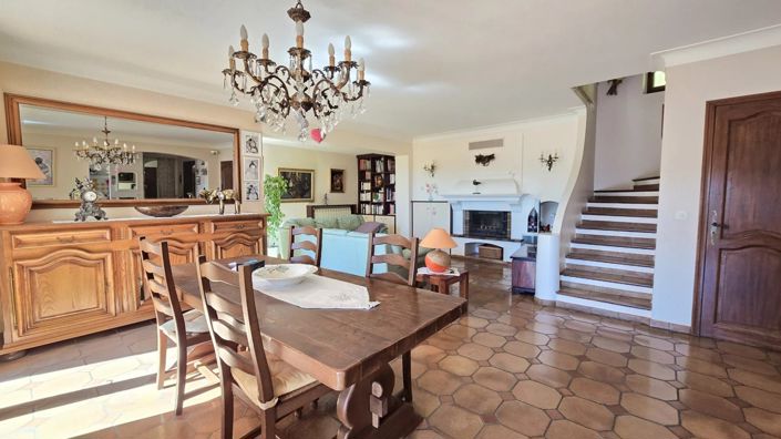 Image No.11-5 Bed House for sale