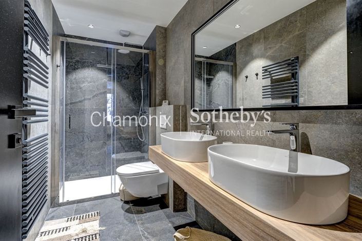 Image No.15-5 Bed House for sale