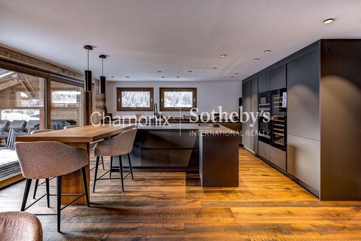 Image No.6-5 Bed House for sale
