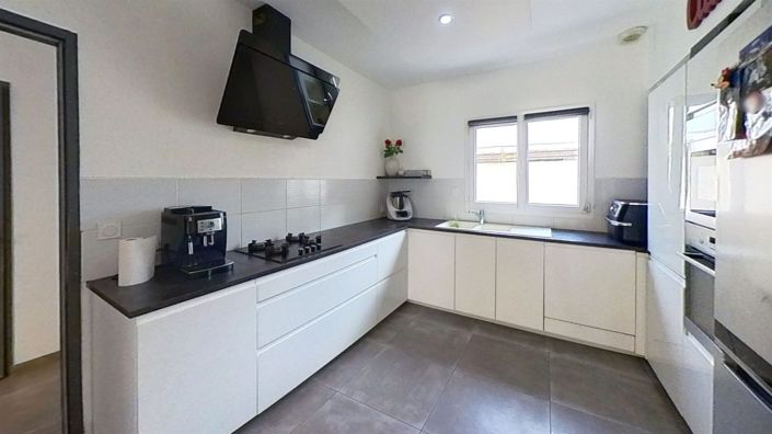 Image No.3-4 Bed House for sale