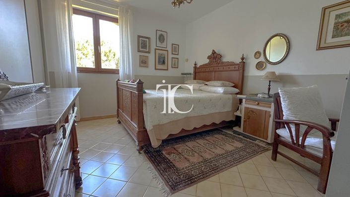 Image No.11-3 Bed House for sale