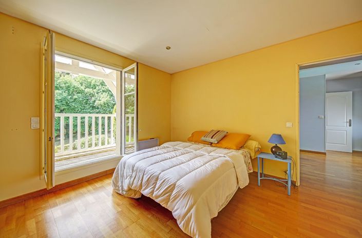 Image No.9-4 Bed House for sale