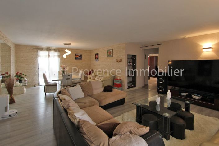 Image No.9-3 Bed House for sale