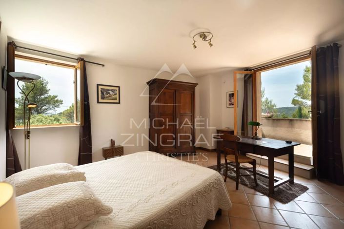 Image No.9-5 Bed House for sale