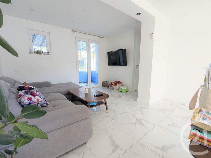 Image No.10-3 Bed House for sale