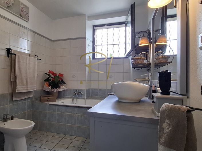 Image No.10-7 Bed House for sale
