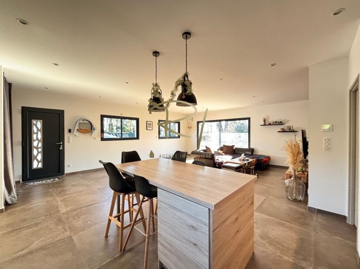 Image No.6-3 Bed House for sale