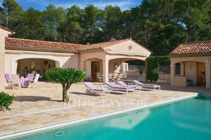 Image No.8-5 Bed House for sale