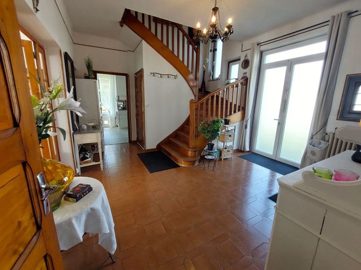 Image No.3-Propriété de 4 chambres à vendre