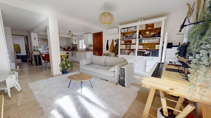 Image No.10-3 Bed House for sale