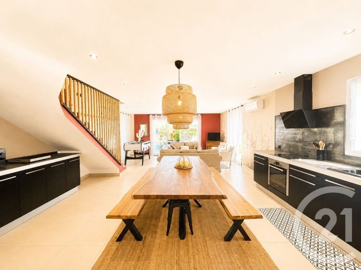 Image No.16-5 Bed House for sale