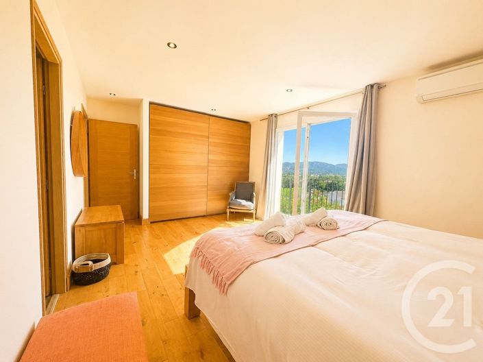 Image No.19-5 Bed House for sale