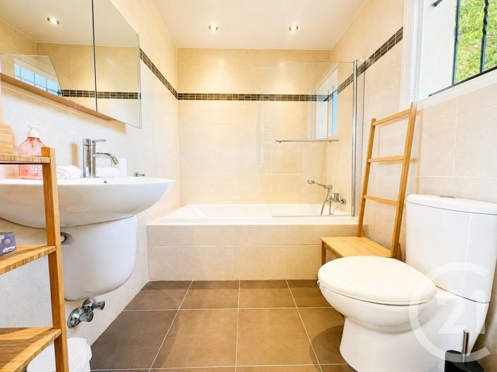 Image No.20-5 Bed House for sale