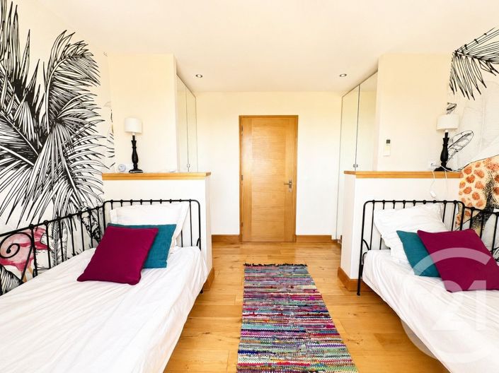 Image No.22-5 Bed House for sale