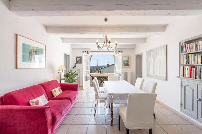 Image No.6-4 Bed House for sale