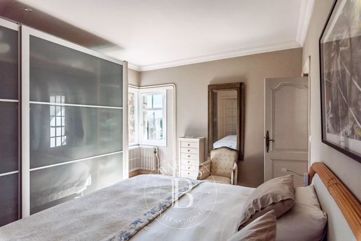 Image No.8-4 Bed House for sale