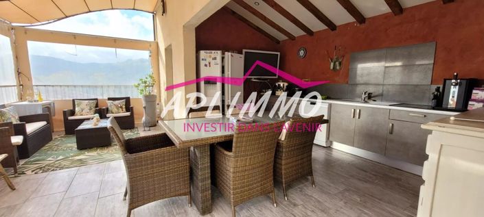 Image No.7-5 Bed House for sale