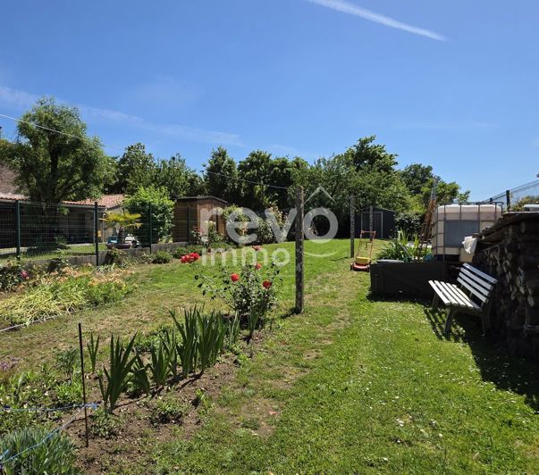 Image No.10-3 Bed House for sale