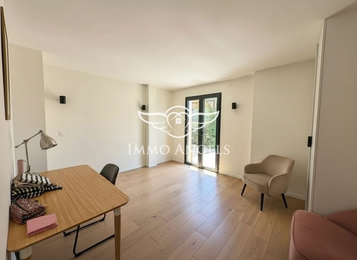 Image No.15-4 Bed House for sale