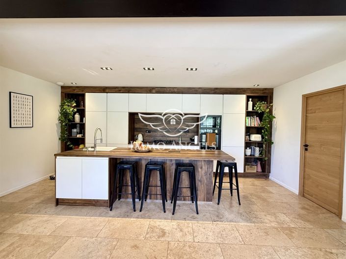 Image No.8-4 Bed House for sale