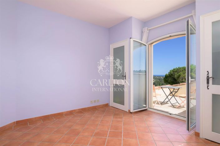 Image No.20-7 Bed House for sale