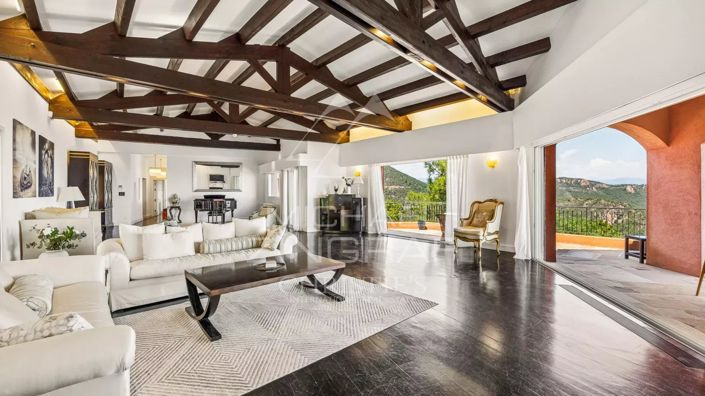 Image No.5-6 Bed House for sale
