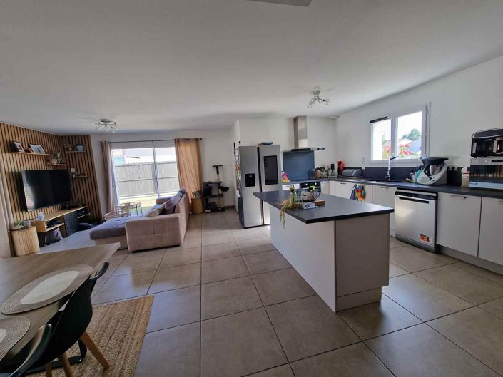 Image No.8-3 Bed House for sale