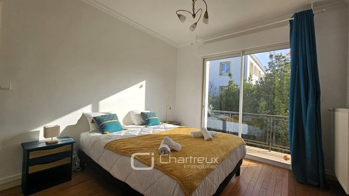 Image No.10-3 Bed House for sale