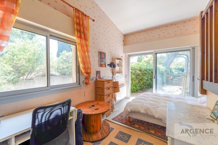 Image No.10-4 Bed Property for sale