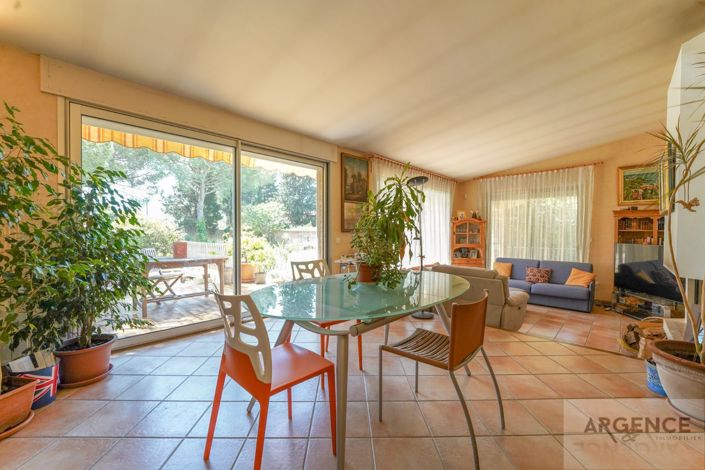 Image No.4-4 Bed Property for sale