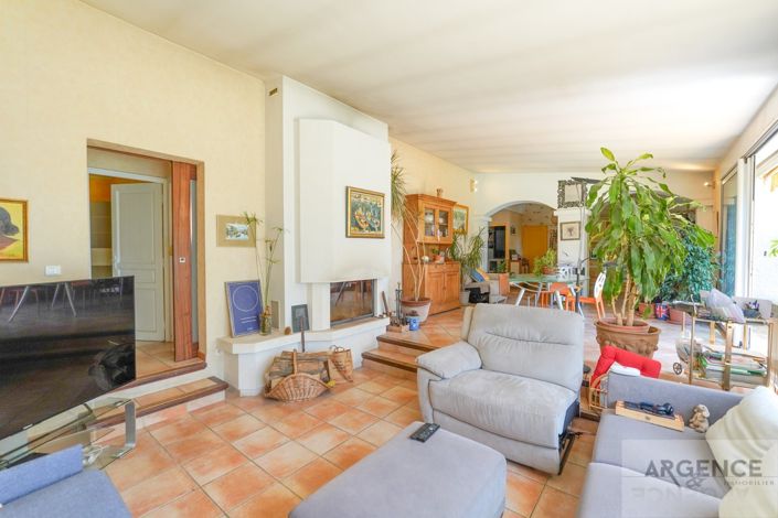 Image No.5-4 Bed Property for sale