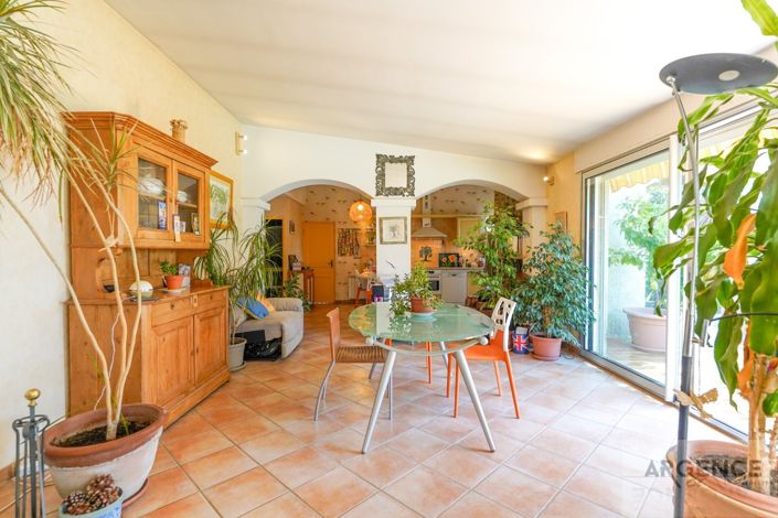 Image No.6-4 Bed Property for sale