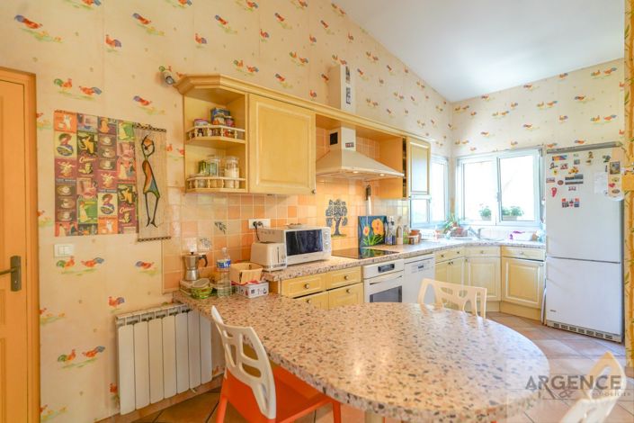 Image No.7-4 Bed Property for sale