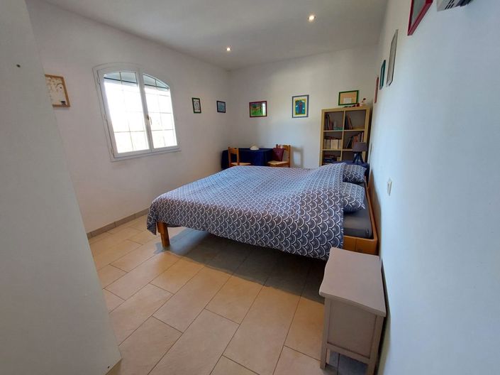 Image No.12-4 Bed Property for sale