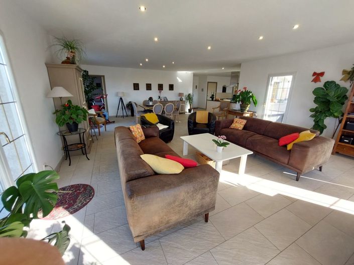 Image No.5-4 Bed Property for sale
